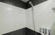 Toilet Kamar 3 Well Appointed 1BR Apartment at Cinere Bellevue Suites