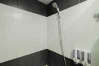 Toilet Kamar Well Appointed 1BR Apartment at Cinere Bellevue Suites