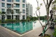 สระว่ายน้ำ Cozy and Comfy 2BR Citralake Suites Apartment