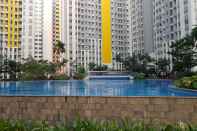 Kolam Renang Functional Studio Apartment at The Springlake Summarecon