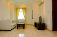 Ruang untuk Umum Modern 2BR at The Belleza Apartment