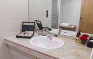 Toilet Kamar 4 The Qube Hotel Chiba