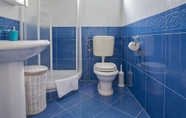 In-room Bathroom 4 Villa Tanga near Rovinj with Pool