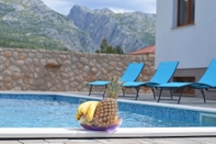 Swimming Pool Villa Grandioza