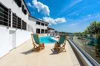 Swimming Pool Villa Lubey