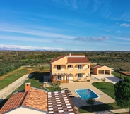 Nearby View and Attractions 2 Villa Levatinka