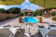 Swimming Pool Villa Stocco