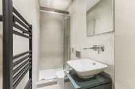 In-room Bathroom Leicester Square One