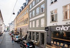 Others 6 Sanders Central - Chic 1-bdr Apt in City Center