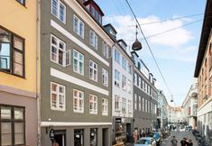 Others 6 Sanders Central - Smart 3-bdr Apt in City Center