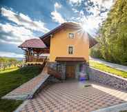 Exterior 2 Holiday Home Blue Sky