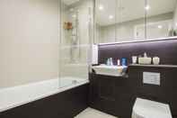 In-room Bathroom ALTIDO Trendy Islington Flat for 2 with Patio