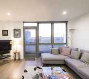 Ruang untuk Umum 2 ALTIDO Trendy Islington Flat for 2 with Patio