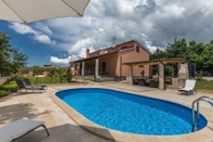 Swimming Pool Luxury Villa Lucia with heated pool