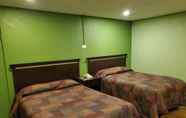 Kamar Tidur 4 Trailway Motel