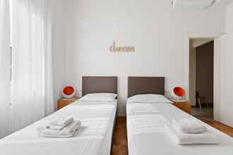 Bedroom 4 Roomy Apartment Duomo & San Babila
