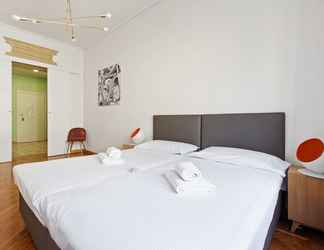 Bedroom 2 Roomy Apartment Duomo & San Babila
