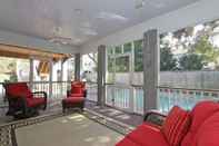 Lobby 3008 Hartnett Boulevard