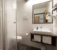 In-room Bathroom 4 Hotel Langen