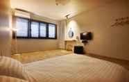 Bedroom 7 Bonghwang Mansion