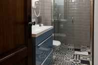 In-room Bathroom Casa Chitic Balcescu