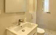 In-room Bathroom 5 Marula