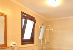 In-room Bathroom 7 Club Merla Hotel