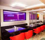 Restaurant 7 Hotel Sheela Towers