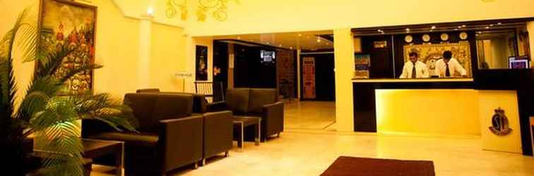 Lobby Hotel Sheela Towers