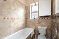 In-room Bathroom home.ly - London Kings Cross Apartments