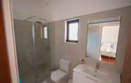 In-room Bathroom 4 Villa Mirembe
