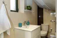 In-room Bathroom Mani Sea View Villa Lida - Luxury near beach