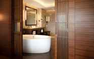 In-room Bathroom 2 New World Qingyuan