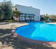 Swimming Pool 2 Hotel Makedonia