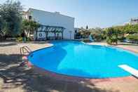 Swimming Pool Hotel Makedonia