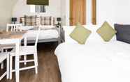 Bedroom 4 Weedingshall Lodges