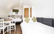 Bedroom 5 Weedingshall Lodges