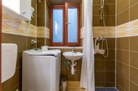 Toilet Kamar Apartments Studio Dubrovnik Beach Area