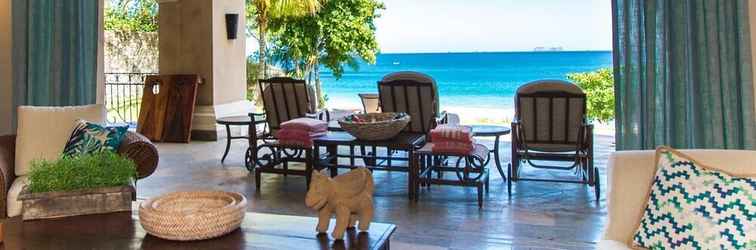 Lobby Luxury Beachfront Mansion, Incomparable Setting, Full-time Maid