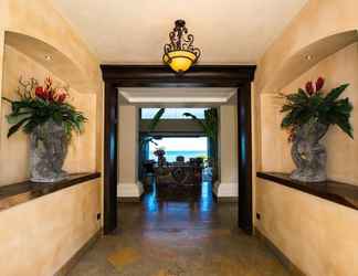 Lobby 2 Luxury Beachfront Mansion, Incomparable Setting, Full-time Maid