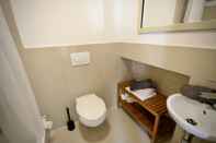 In-room Bathroom a-domo Apartments Oberhausen - Modern Lofts & Apartments - short or longterm - single or grouptravel