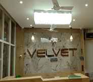 Lobi 4 Hotel Velvet