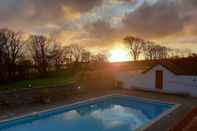 Swimming Pool Trenewydd Farm Holiday Cottages