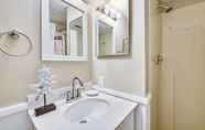 In-room Bathroom 6 Edgewater by Book That Condo