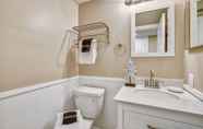 In-room Bathroom 7 Edgewater by Book That Condo