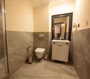 In-room Bathroom 2 Valent Otel Business