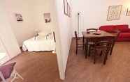 Lainnya 6 Comfortable Apartment Very Close to the Vatican Free Wifi No123