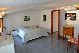 Bedroom 4 Villa La Favola With sea View