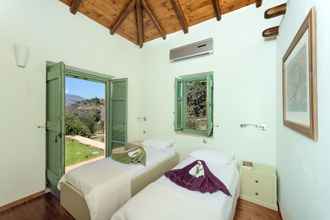 Kamar Tidur 4 Self-catering Luxury Stone Holiday Villa With Infinity Pool and Panoramic View