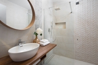 In-room Bathroom Hotel Delfin